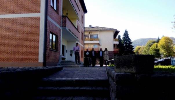 MRV BiH osuđuje vandalizam na Župnom uredu u Kotor-Varoši