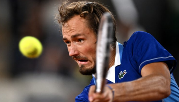 Medvedev i Hurkacz za naslov u Halleu