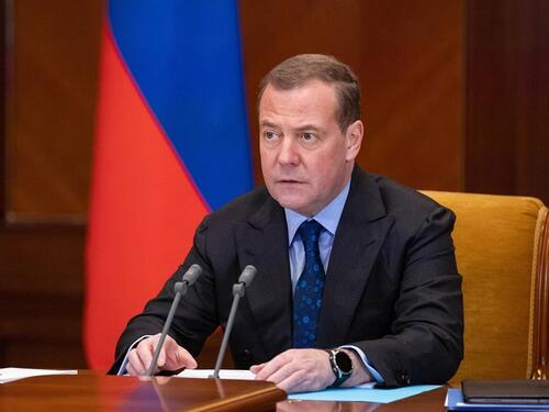 Medvedev: Moskva bi mogla zaplijeniti privatnu američku imovinu u Rusiji