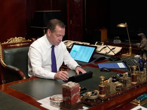 Medvedev se našalio nakon lansiranja "Sarmata": Zapad nam je sve bliži