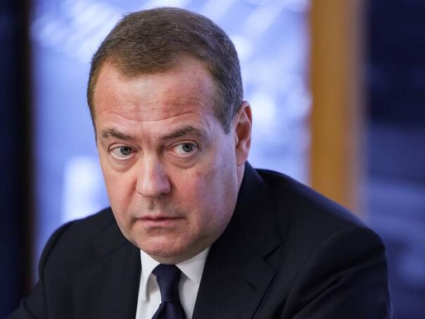 Medvedev: Sjedinjene Države maksimalno profitiraju od sukoba u Ukrajini