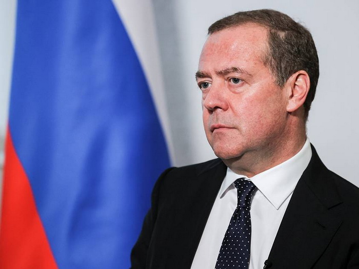 Medvedev: Zelenski će se morati skrivati do kraja svog života