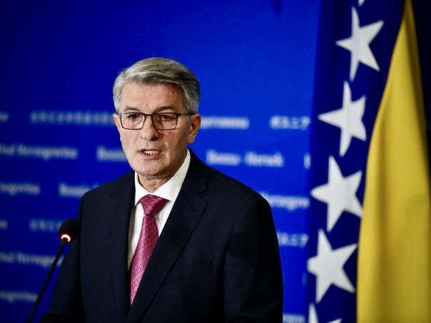 Mehmedović: Institucije BiH u "političkom zarobljeništvu" HDZ-a i SNSD-a