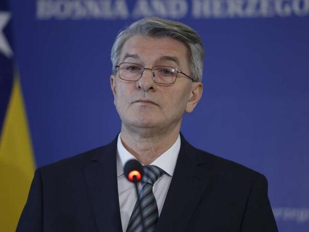 Mehmedović: Blokade SNSD-a i HDZ-a podržava Schmidt