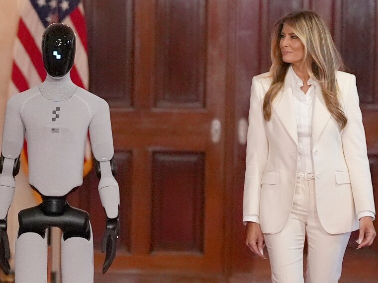Melania Trump prošetala s robotom u Bijeloj kući