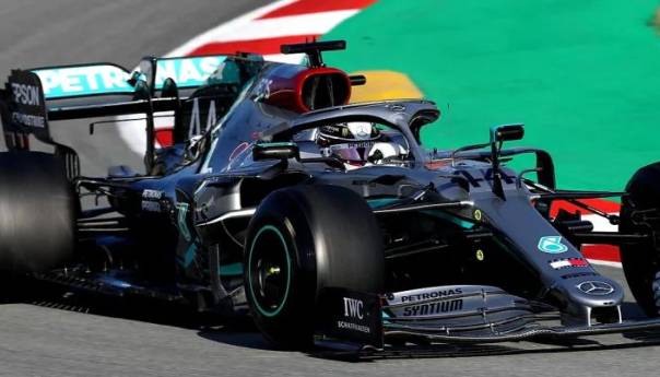 Mercedes nastavlja sezonu Formule 1 u crnim bolidima