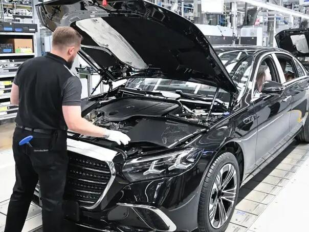 Mercedes zaustavio proizvodnju luksuznih modela zbog nedostatka dijelova