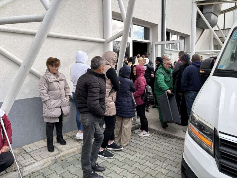 Merhamet Bihać donirao prehrambene pakete socijalno ugroženim građanima Cazina