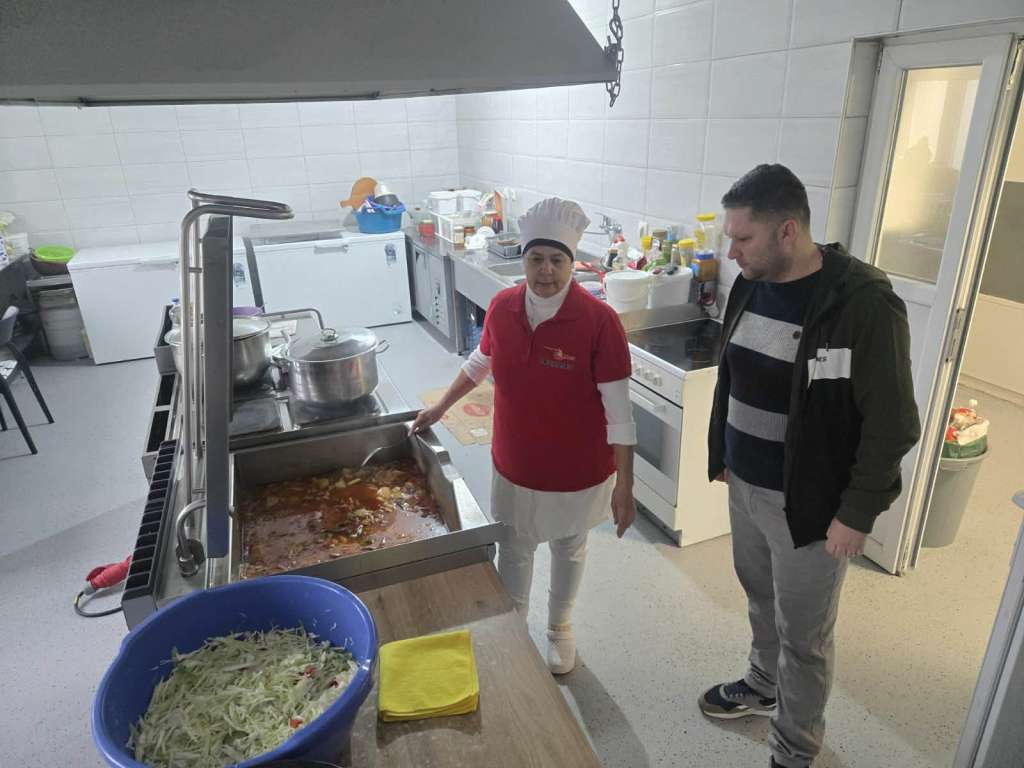 "Merhametova" javna kuhinja u Goraždu priprema oko 180 obroka, tokom ramazana i iftare