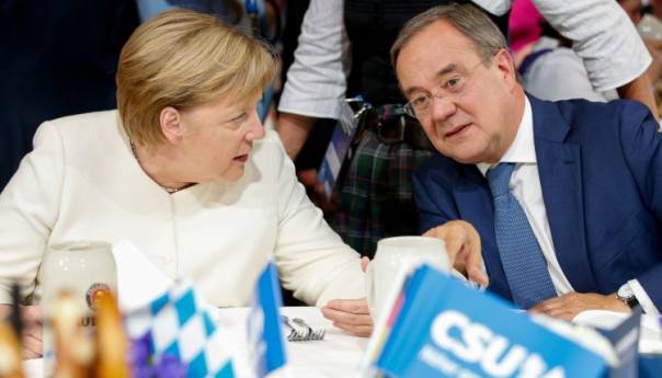 Merkel pozvala da se glasa za Armina Lascheta