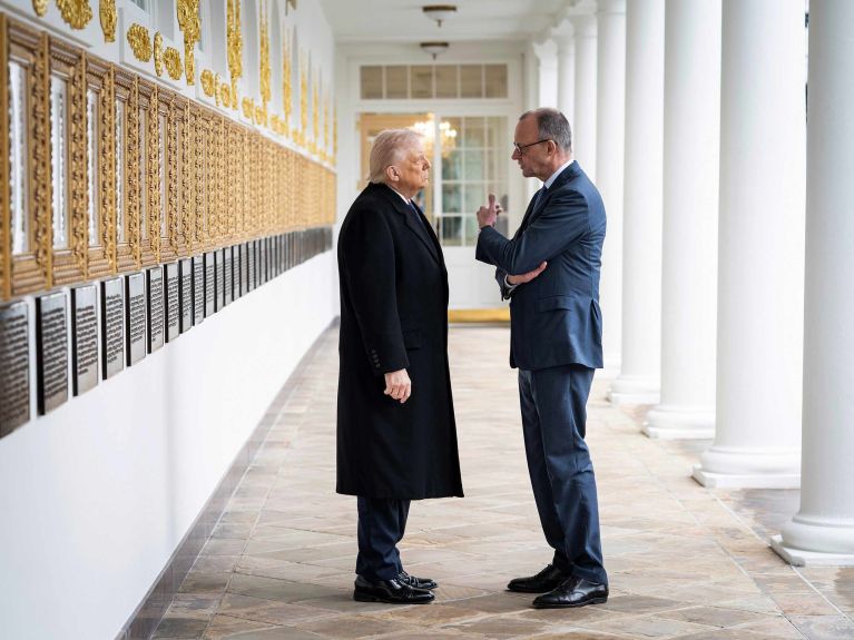 Merz iznenadio Trumpa poklonom na samitu G7 u Francuskoj