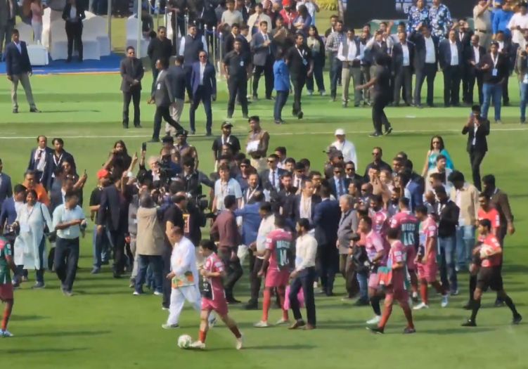 Messi stigao u Indiju i izazvao totalni haos, masa ga jurila satima