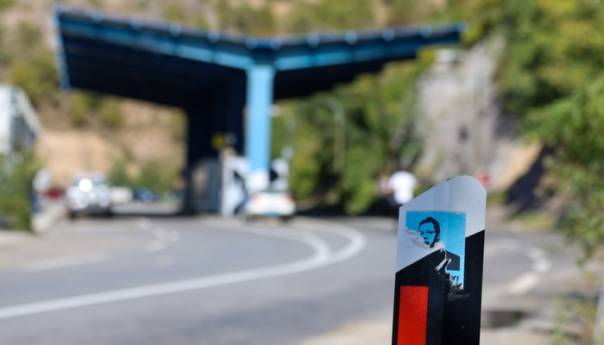 Metak pogodio kontejner graničara na Jarinju