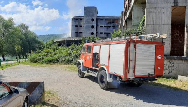 Migranti izazvali manji požar u napuštenoj zgradi Doma penzionera u Bihaću