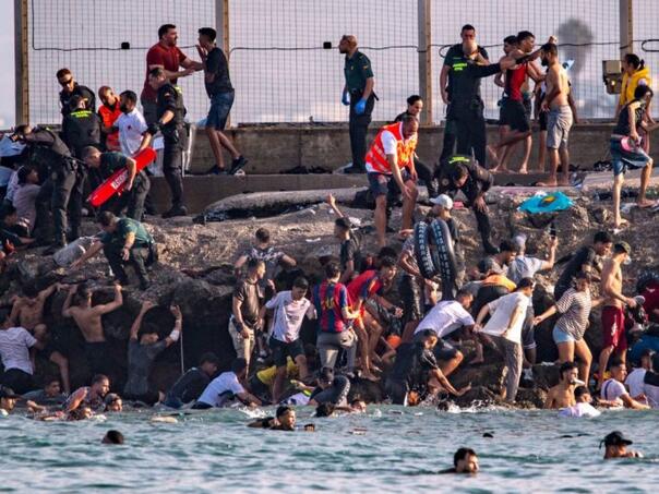 Migranti u Ceuti traže azil i odbijaju povratak u Maroko
