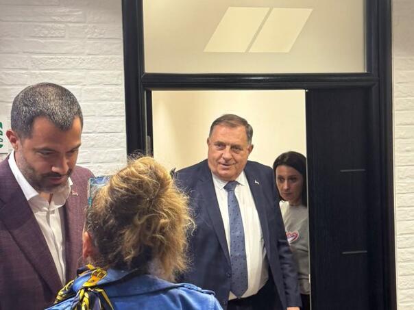 Milorad i Igor Dodik stigli u sjedište SNS-a u Beogradu