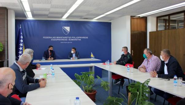 Ministar Dedić potpisao ugovore za sufinansiranje projekata u poljoprivredi