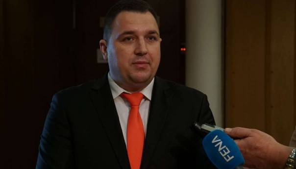 Ministar Lučić najoštrije osudio skrnavljenje crkve kod Bihaća