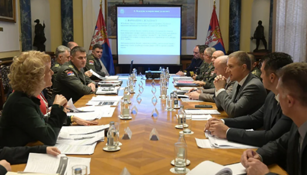 Ministarstvo odbrane Srbije razmatra modele redovnog služenja vojnog roka