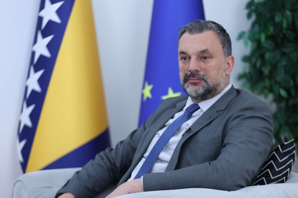 MVP BiH oduzima diplomatski pasoš Radovanu Viškoviću