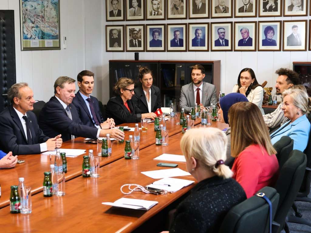Ministrica Hota-Muminović s Švicarcima o razvoju obrazovanja