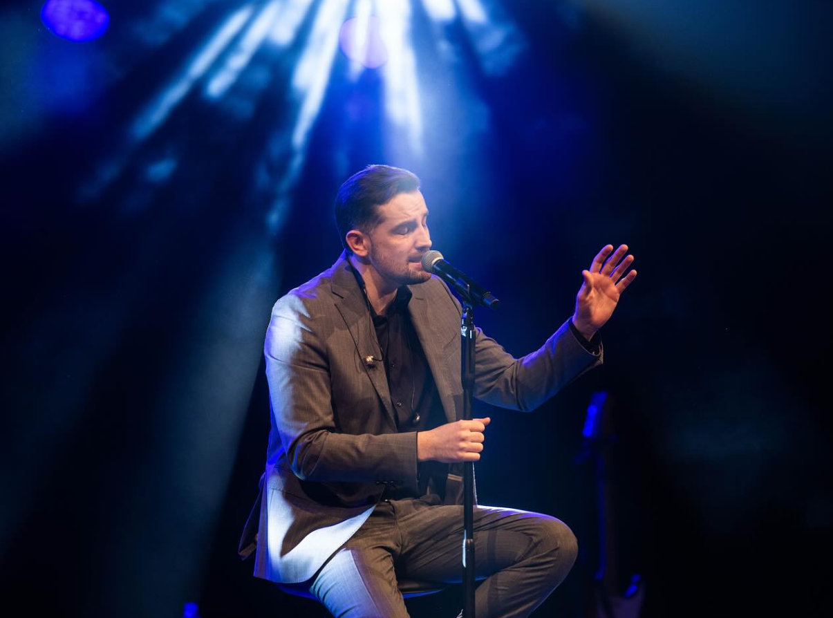 Mirza Selimović sevdalinku posvetio majci, Novosađani u suzama   