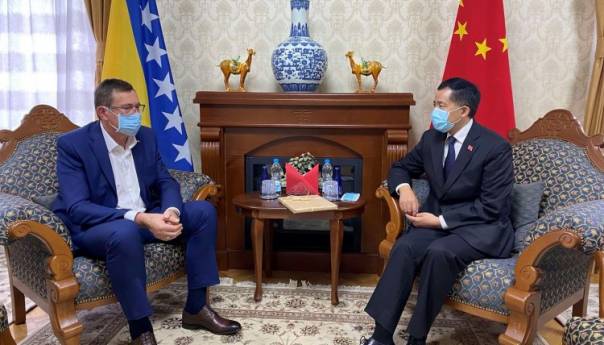 Mitrović s ambasadorom Kine o saradnji dviju zemalja