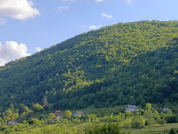 Mještani bihaćkog zaseoka sami finansirali dio asfaltiranja,za završetak puta potrebno još sredstava