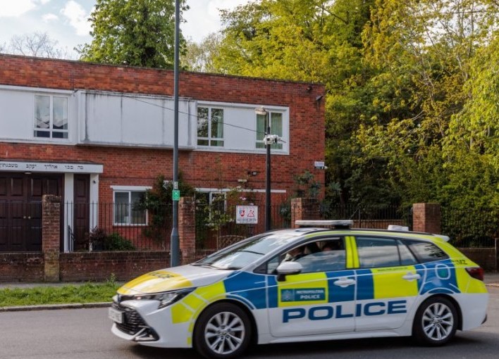 Mladi Britanac optužen za podmetanje požara u londonskoj sinagogi