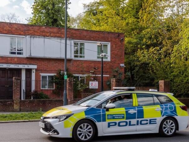 Mladi Britanac optužen za podmetanje požara u londonskoj sinagogi