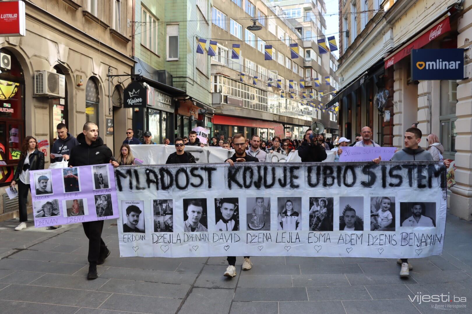 Mladi šetali centrom Sarajeva, protest znatno manji