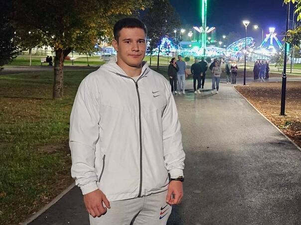 Mladić iz Drvara oborio Guinnessov rekord u sklekovima