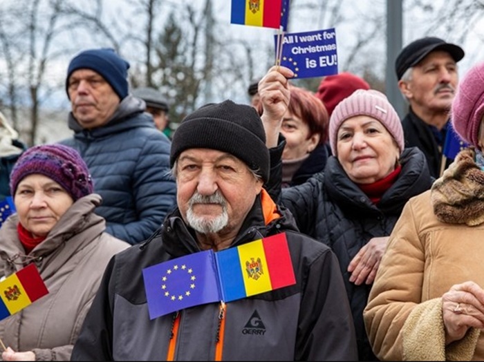 Moldavci u nedjelju glasaju na referendumu o EU i odbacivanju ruskog utjecaja