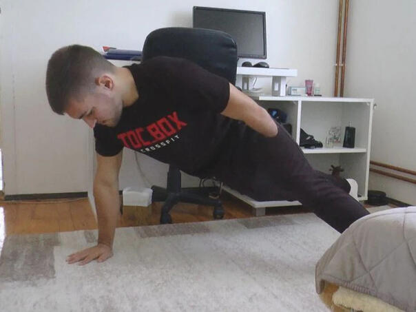 Momak bez lijeve šake postavio novi Ginisov rekord u sklekovima