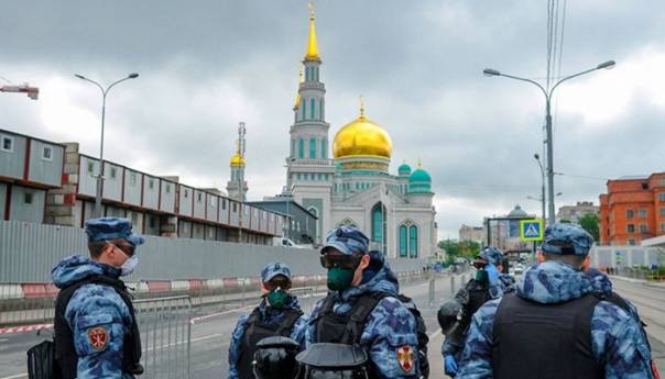 Moskovljani u šetnji prvi put poslije devet sedmica