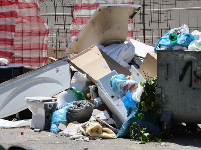 U Mostaru počinje odvoz nagomilanog otpada, angažovana mehanizacija