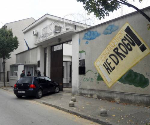 Mostar: Pritvorenik pokušao pobjeći iz zatvora pa pao s drveta