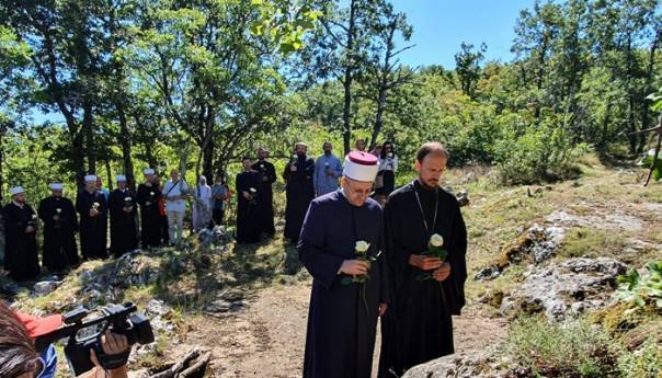 Muftija Dedović i episkop Dimitrije posjetili mjesta stradanja Bošnjaka i Srba