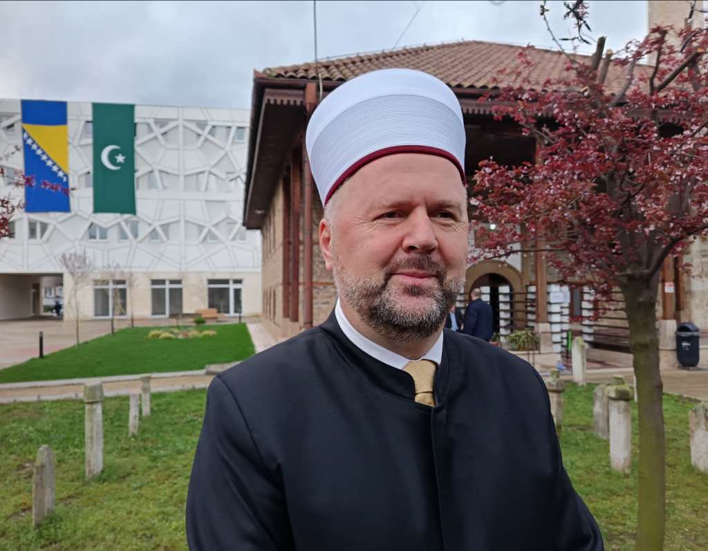 Muftija Dizdarević predvodi bajram-namaz u Čaršijskoj džamiji u Zenici