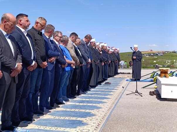 Muftija Fazlović na kolektivnoj dženazi u Vlasenici: Vezani smo za sve naše šehide