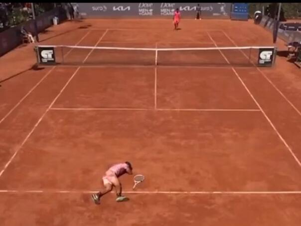 Muk na teniskom terenu: Igrač se srušio usred meča