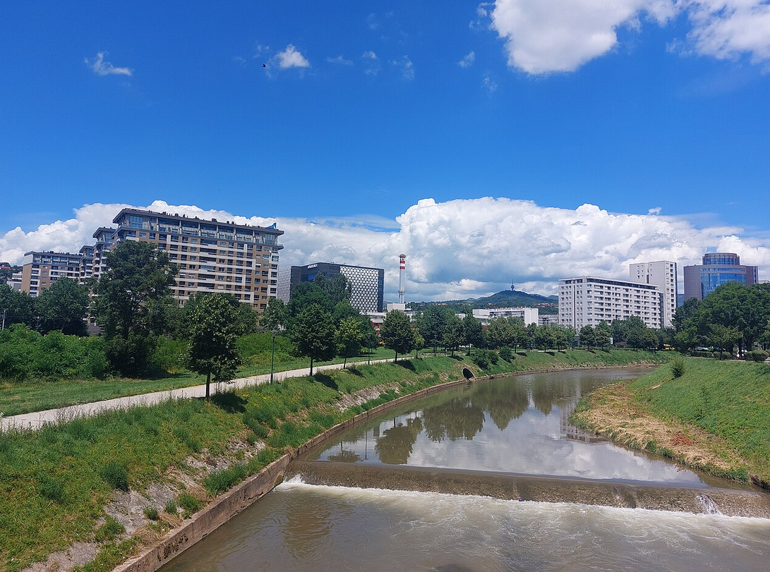 Pronađeno beživotno tijelo muškarca u koritu Miljacke