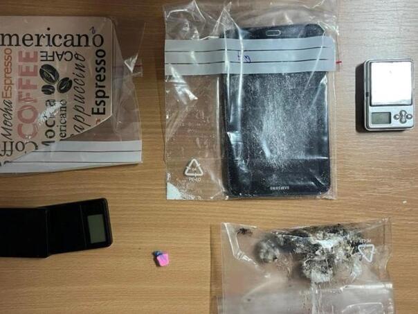 MUP TK: U pretresu pronađena droga i oružje, muškarac uhapšen