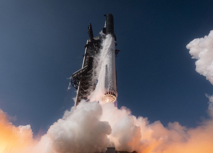 Musk predstavio Starship V3: Raketa završila misiju eksplozijom u okeanu