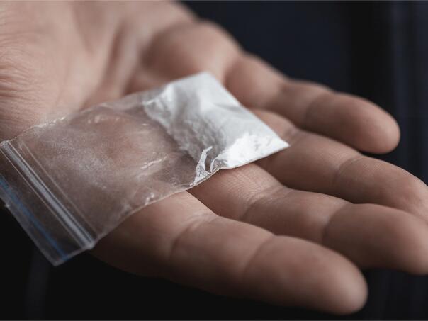 Muškarac iz Zavidovića u Neumu pred policijom progutao speed pa završio na hitnoj