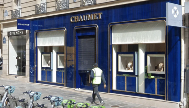 Muškarac opljačkao parisku draguljarnicu na električnom romobilu