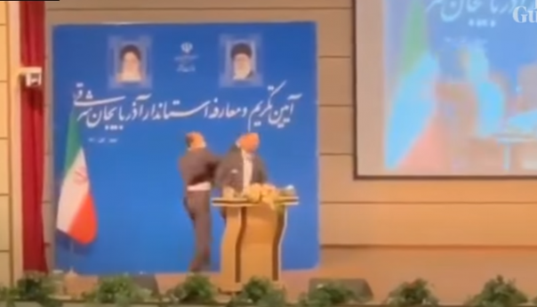 Muškarac ošamario novog iranskog guvernera dok je držao govor