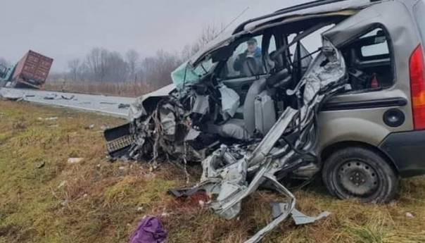 Muškarac preminuo nakon teške saobraćajne nesreće kod Lukavca