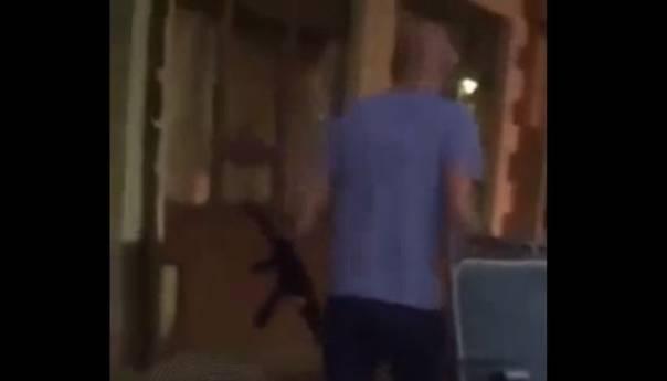 Muškarac s automatskom puškom prošetao centrom Brčkog
