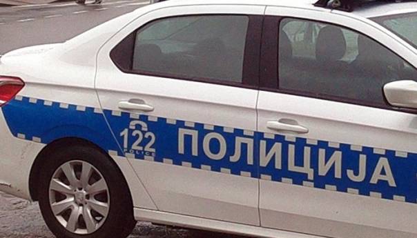 Muškarac sa šrafcigerom i sprejom napao pripadnike MUP-a RS